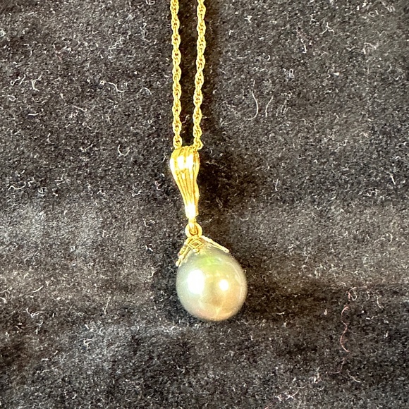 14kt yellow gold 22” necklace and Tahitian black pearl pendant - Picture 2 of 4